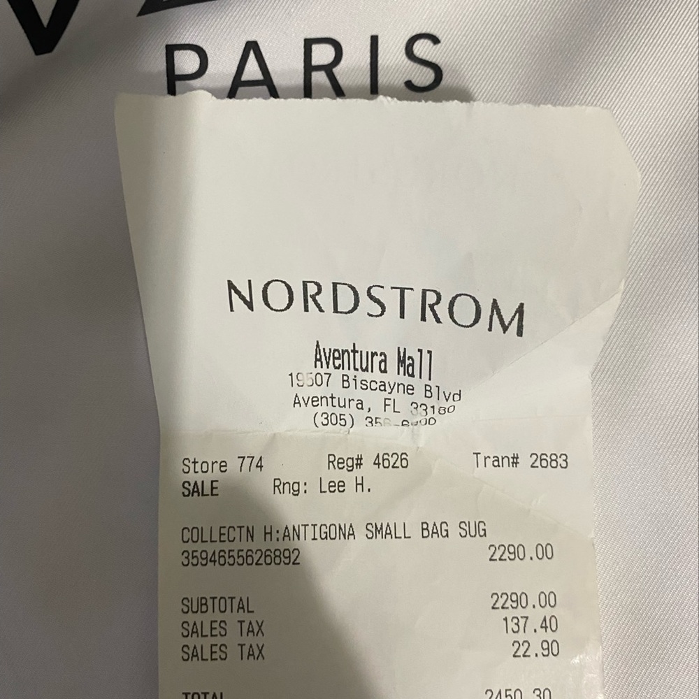 Excellent Condition/Barely Worn “Givenchy” Antigo… - image 6